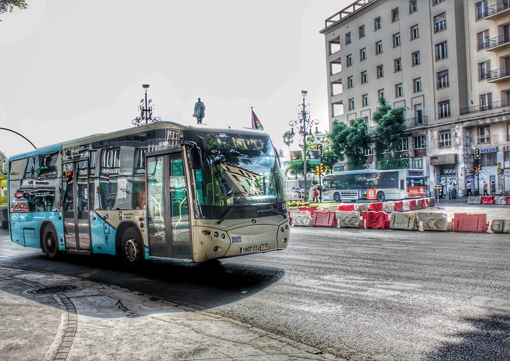 Bus de la EMT entrando a la Alameda