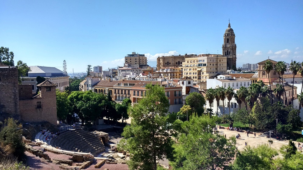 El teatro romano, el museo de Málaga y la Catedral