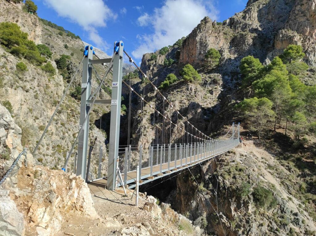 puente-colgante-del-saltillo-canillas-de-aceituno