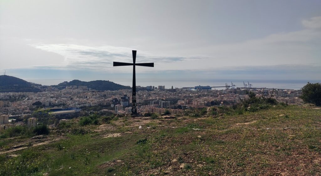 Vista-completa-Málaga-desde-cima-Monte-coronado