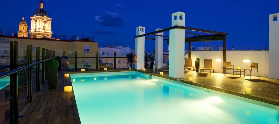 piscina-terraza-vincci-posada-del-patio