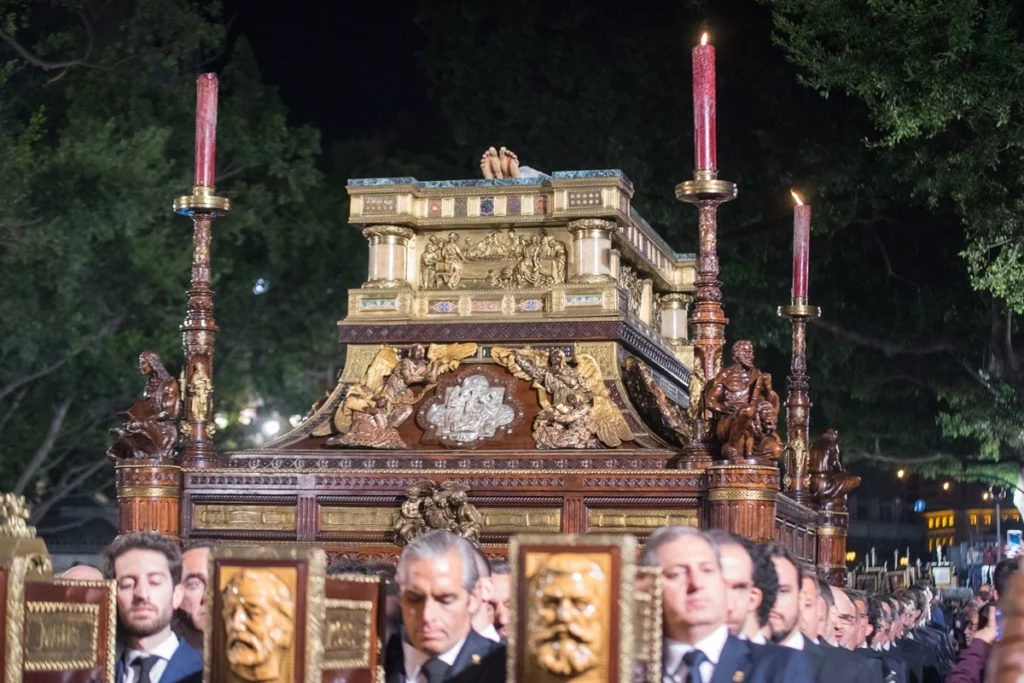 Sepulcro_Trono-Viernes-Santo-Holy-Week-Easter-in-Malaga