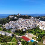 Panorámica-Casares-uno-de-los-pueblos-blancos-más-bonitos-de-málaga